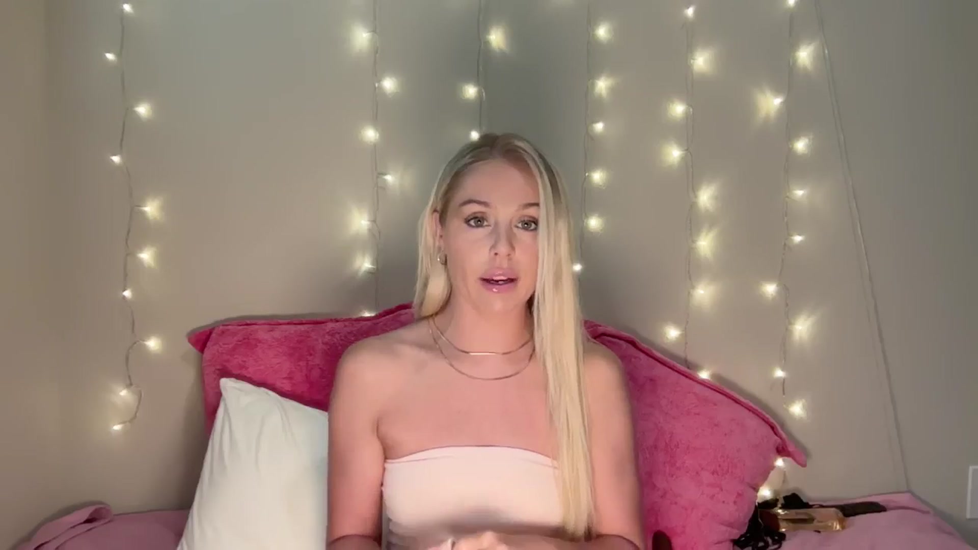 Gallery image thumbnail from Kylie_Baby's myfreecams stream on, 09/04/2024, 12:08 image 13 of 20
