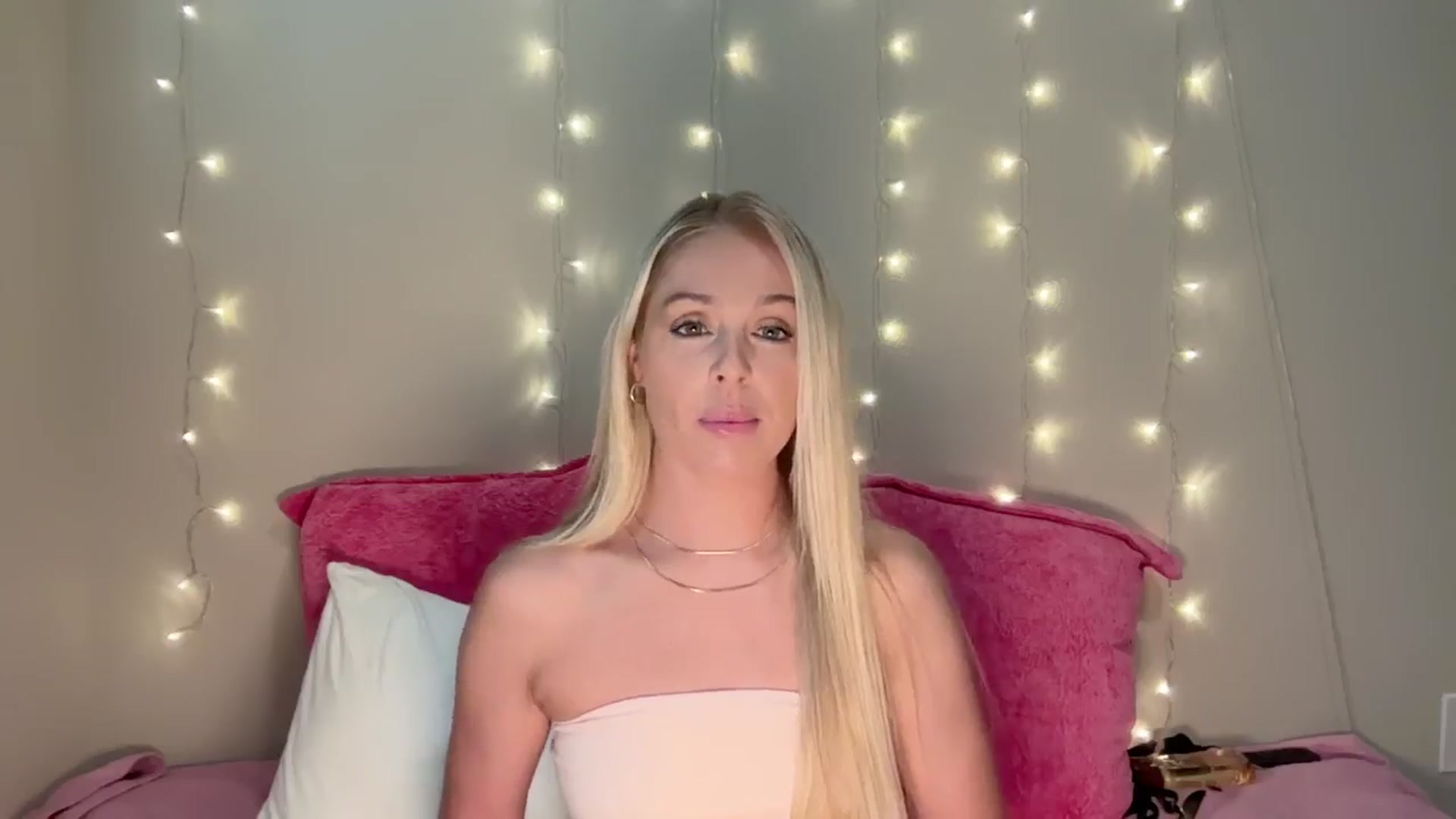 Gallery image thumbnail from Kylie_Baby's myfreecams stream on, 09/04/2024, 12:37 image 3 of 20