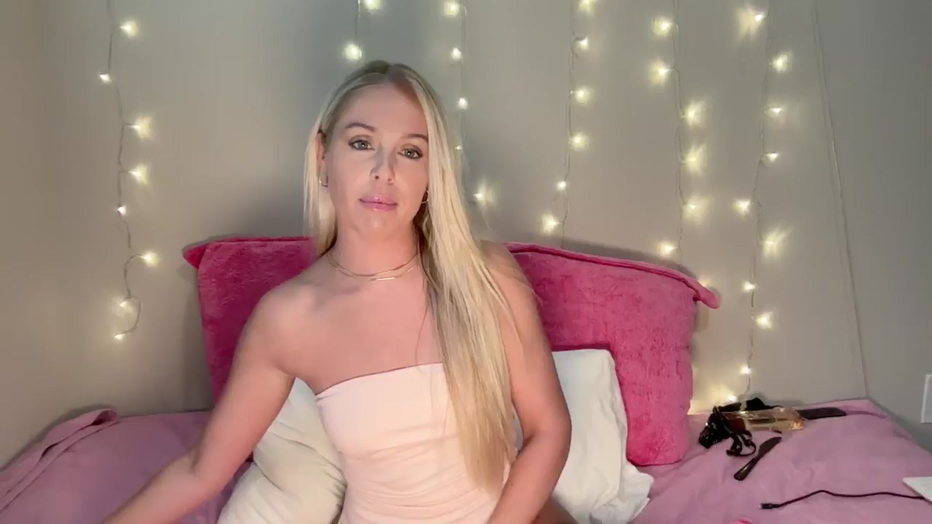 Gallery image thumbnail from Kylie_Baby's myfreecams stream on, 09/04/2024, 13:20 image 12 of 20