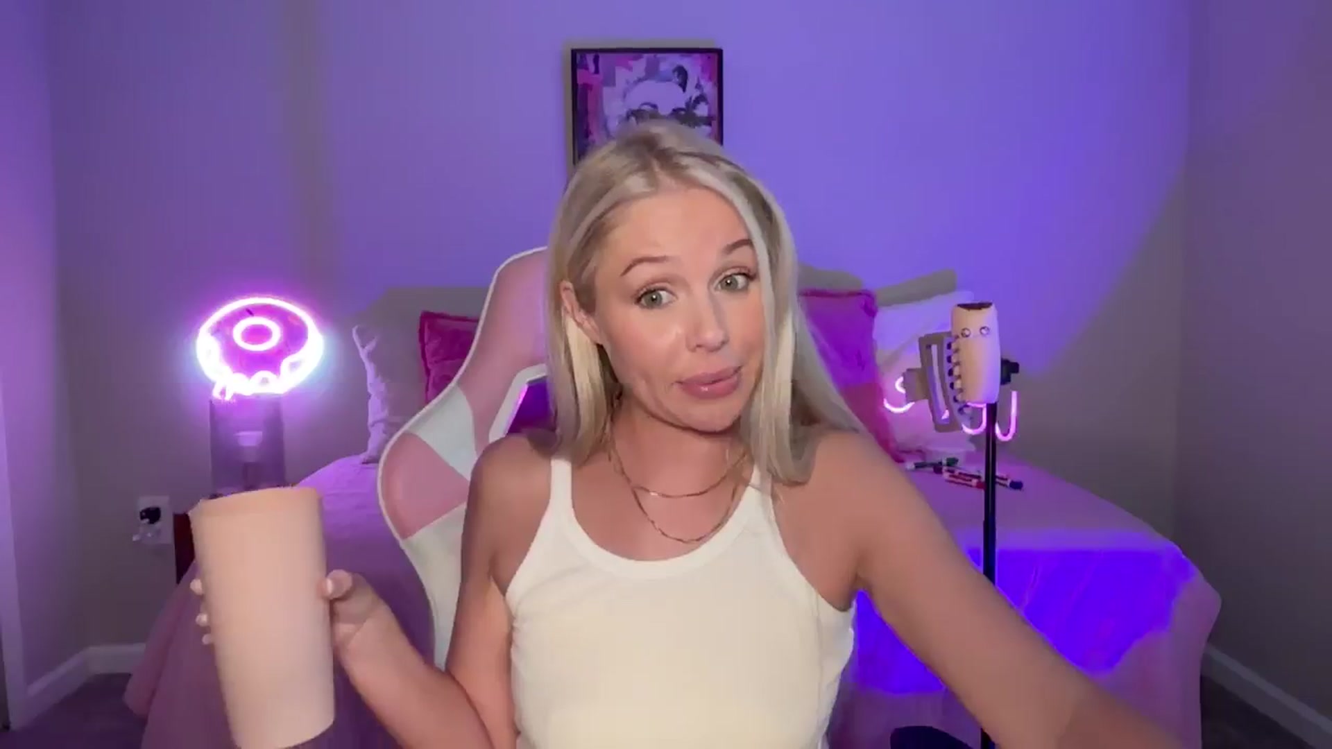 Gallery image thumbnail from Kylie_Baby's myfreecams stream on, 09/09/2024, 14:57 image 9 of 20