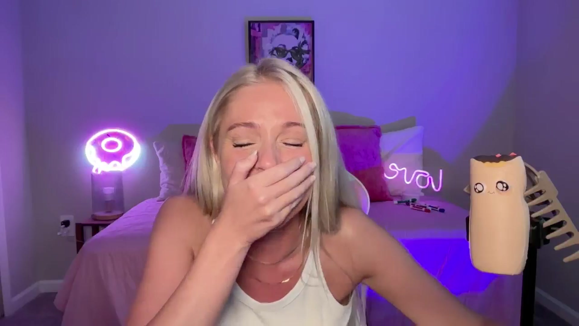 Gallery image thumbnail from Kylie_Baby's myfreecams stream on, 09/09/2024, 14:57 image 10 of 20