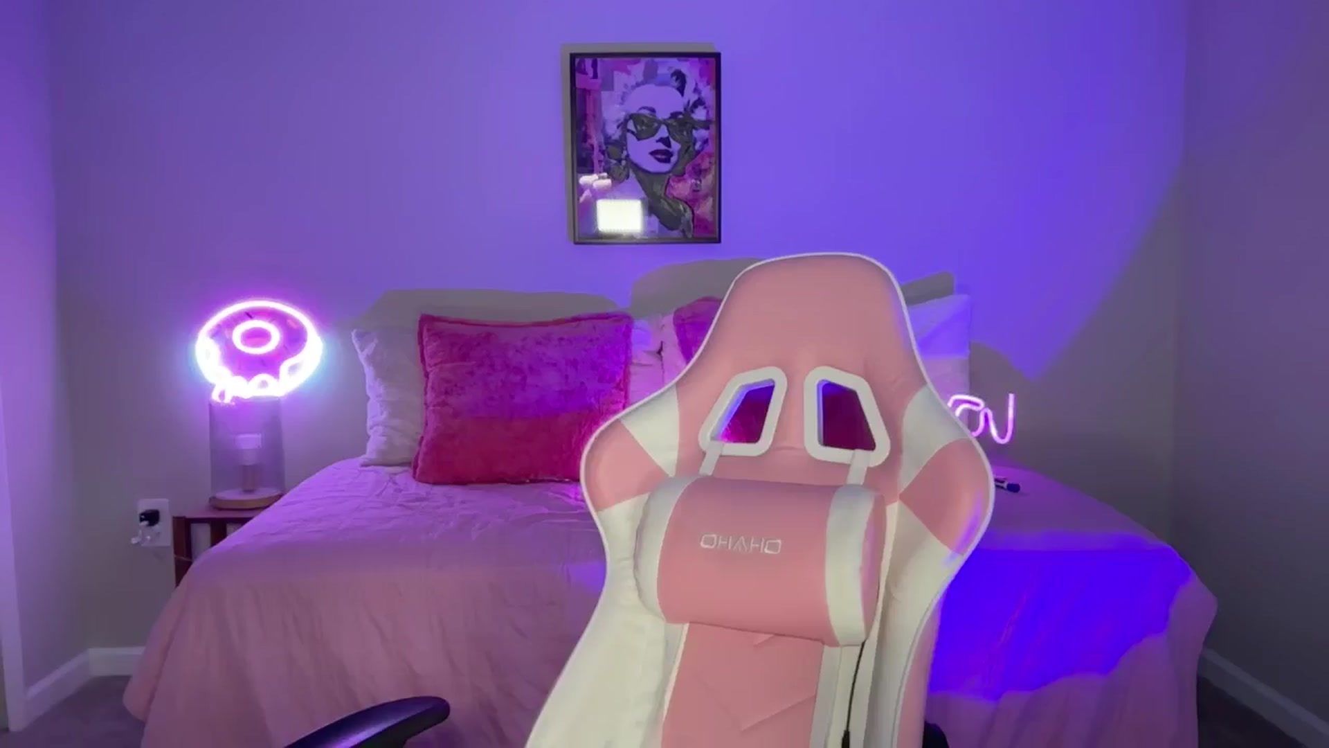 Gallery image thumbnail from Kylie_Baby's myfreecams stream on, 09/09/2024, 14:57 image 1 of 20