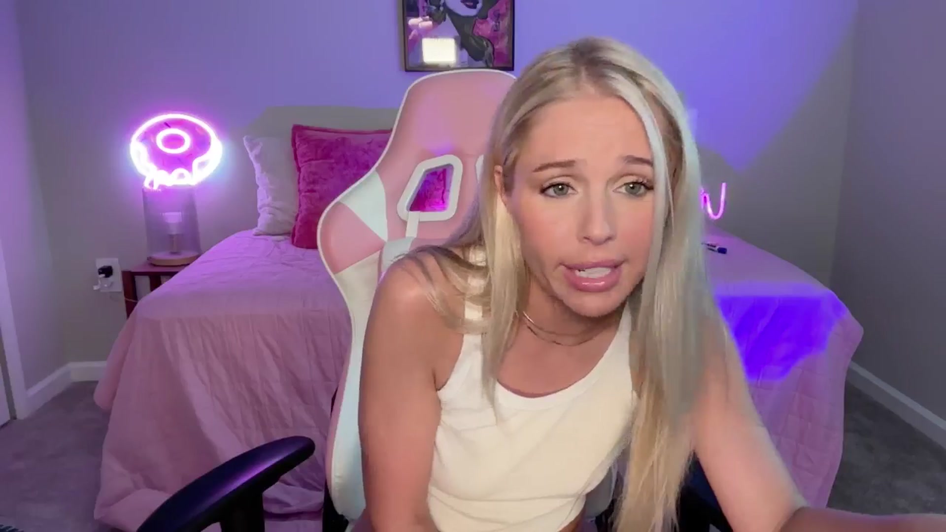 Gallery image thumbnail from Kylie_Baby's myfreecams stream on, 09/09/2024, 14:57 image 6 of 20