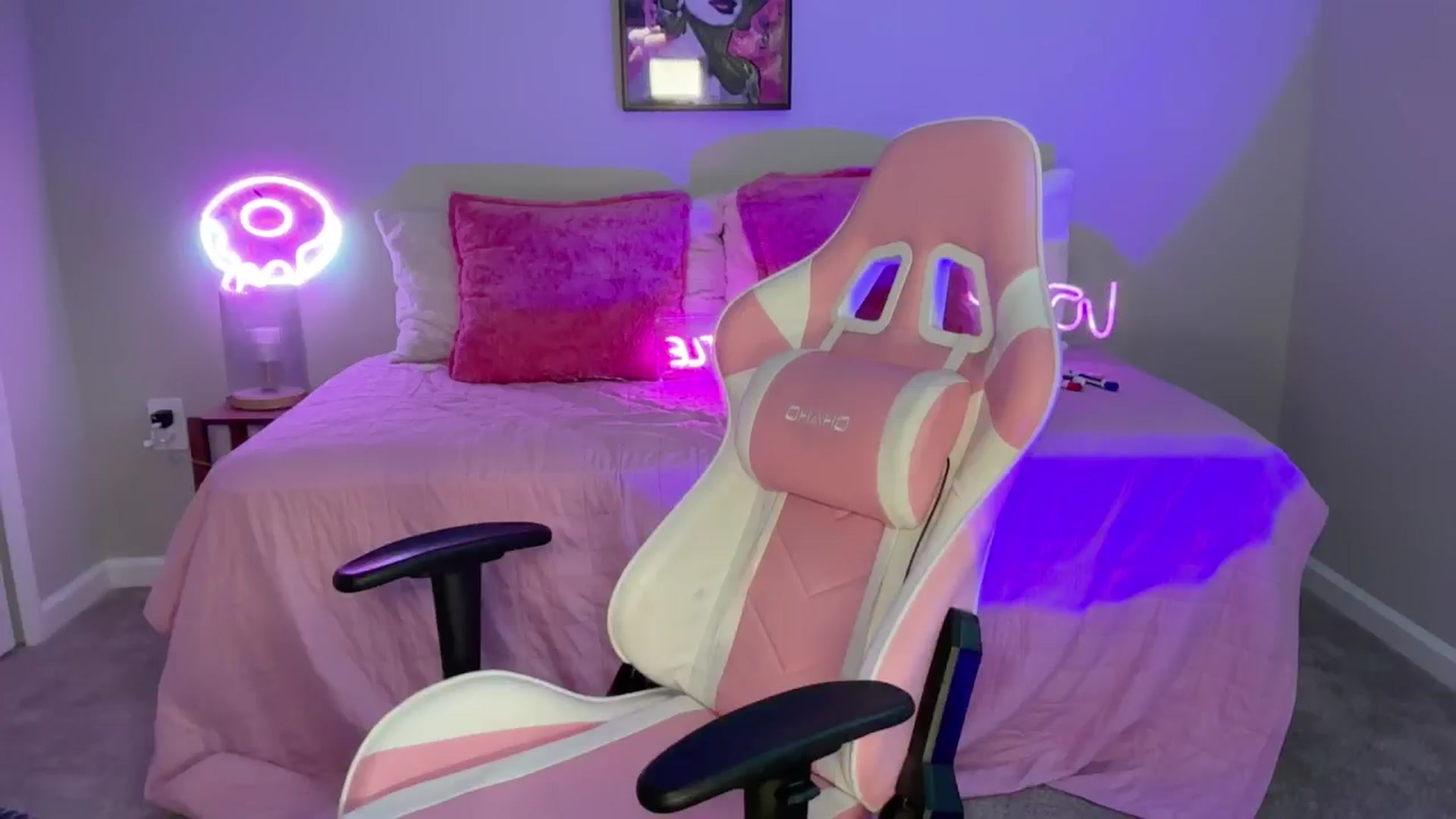 Gallery image thumbnail from Kylie_Baby's myfreecams stream on, 09/09/2024, 14:57 image 4 of 20