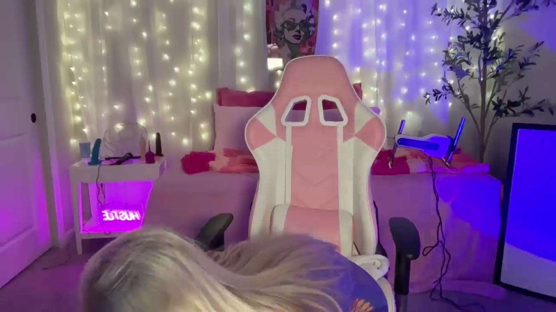 Gallery image thumbnail from Kylie_Baby's myfreecams stream on, 09/13/2024, 03:06 image 15 of 20
