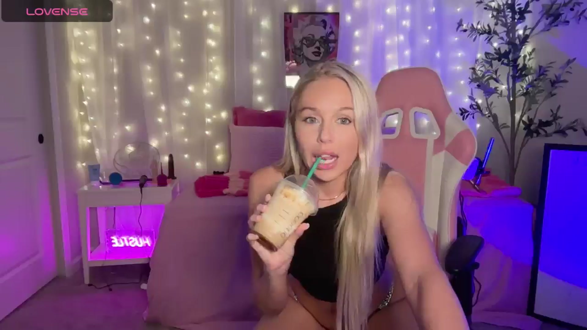 Gallery image thumbnail from Kylie_Baby's myfreecams stream on, 09/13/2024, 14:29 image 3 of 20