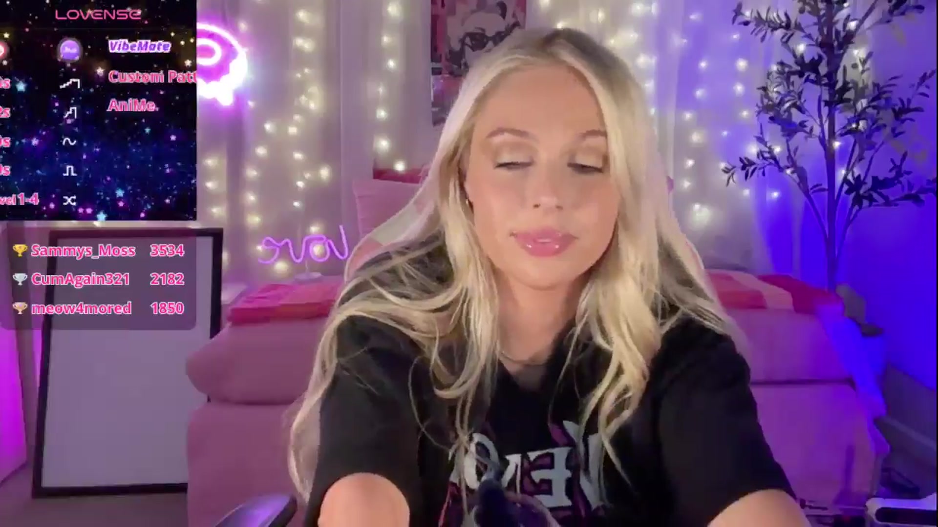 Gallery image thumbnail from Kylie_Baby's myfreecams stream on, 09/16/2024, 01:30 image 8 of 20