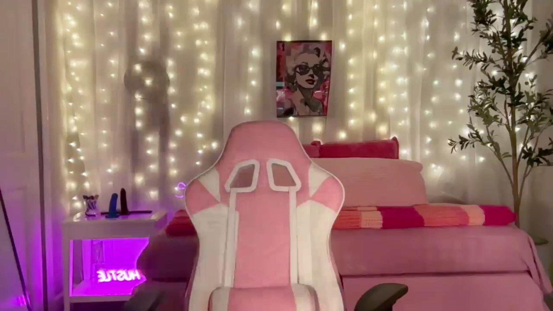 Gallery image thumbnail from Kylie_Baby's myfreecams stream on, 09/17/2024, 04:34 image 15 of 20