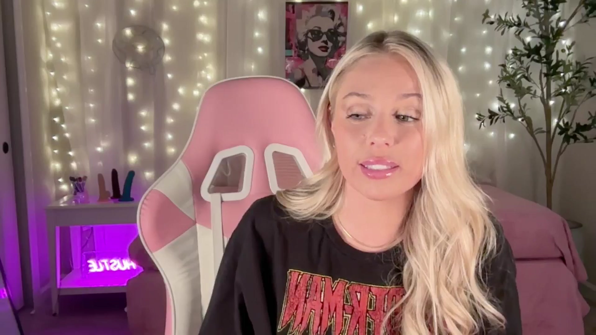Gallery image thumbnail from Kylie_Baby's myfreecams stream on, 09/18/2024, 12:59 image 12 of 20