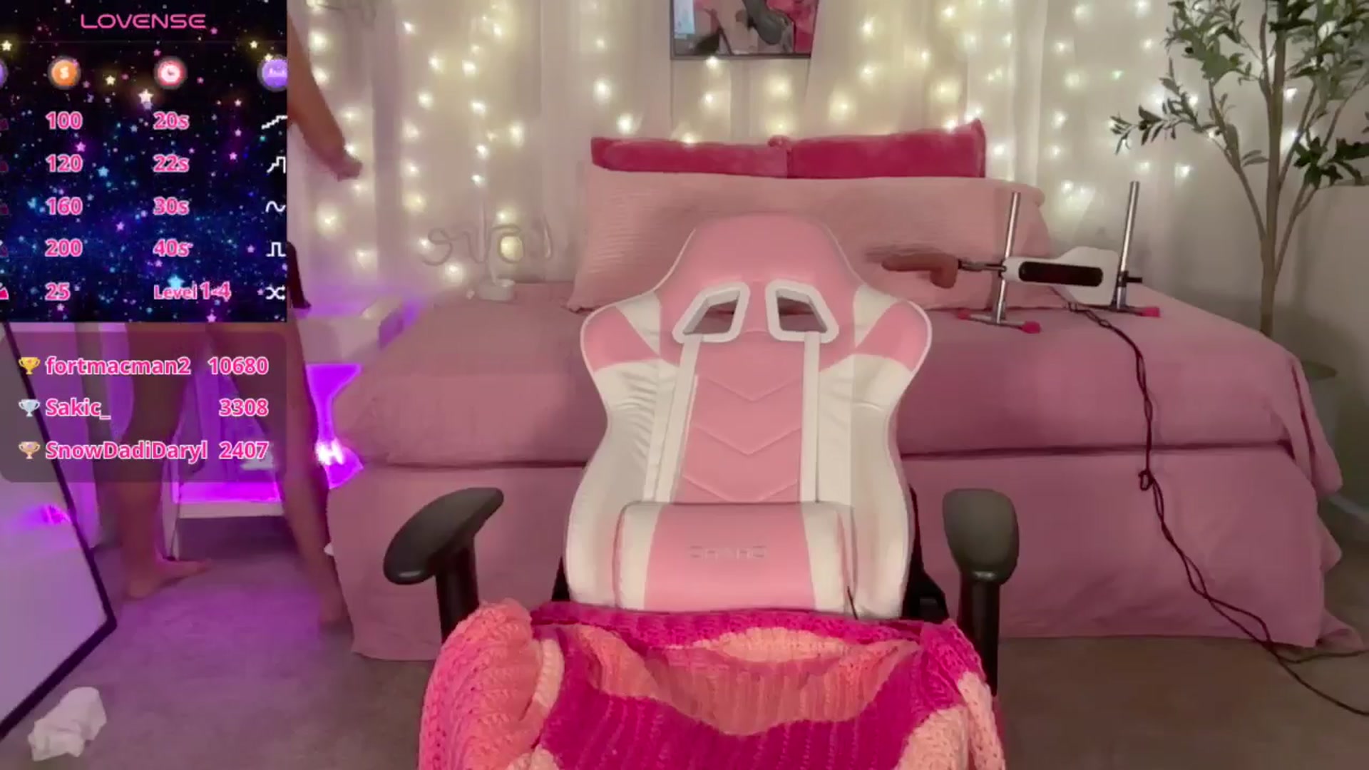 Gallery image thumbnail from Kylie_Baby's myfreecams stream on, 09/19/2024, 17:47 image 7 of 20