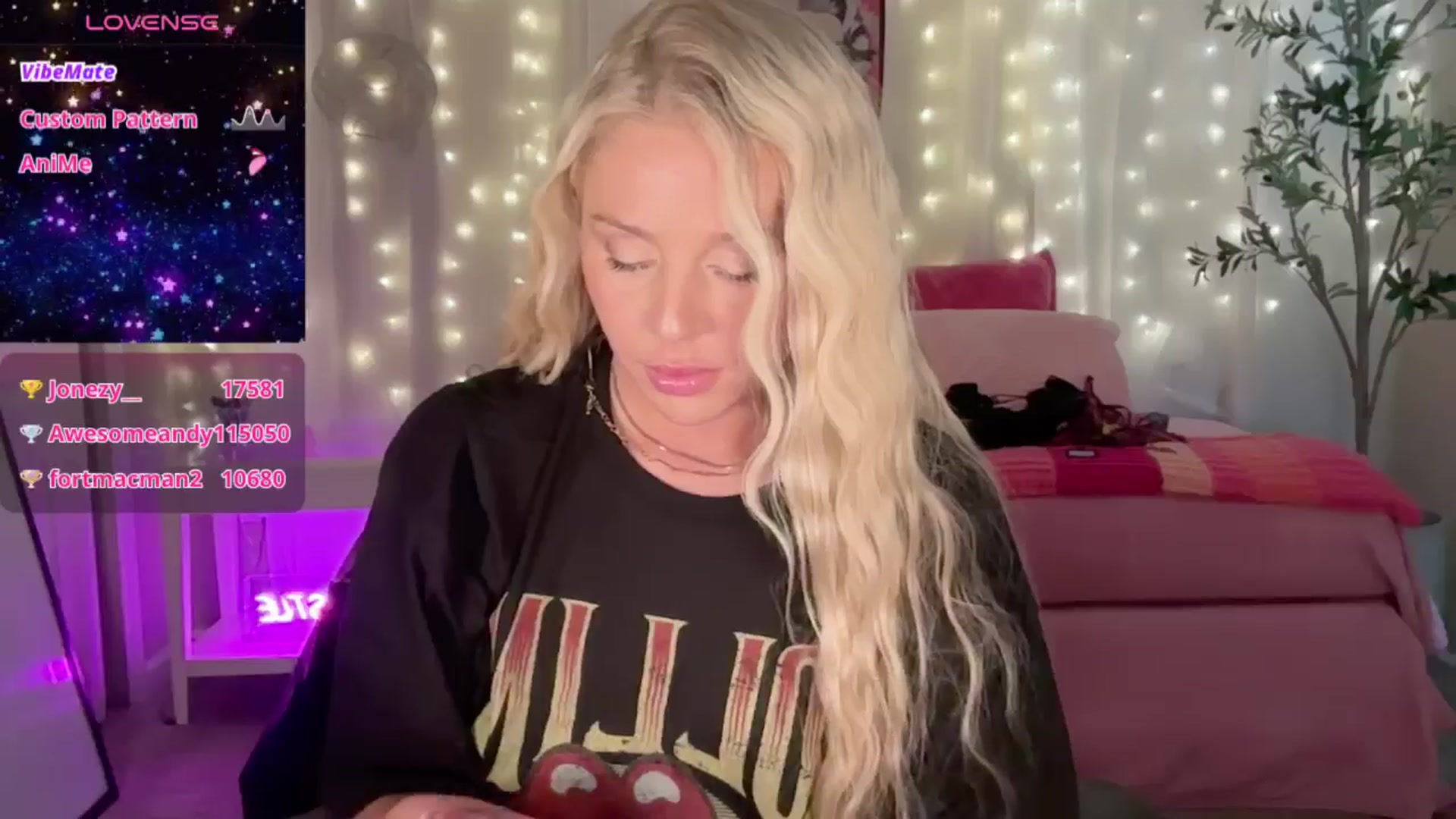 Gallery image thumbnail from Kylie_Baby's myfreecams stream on, 09/22/2024, 15:15 image 17 of 20