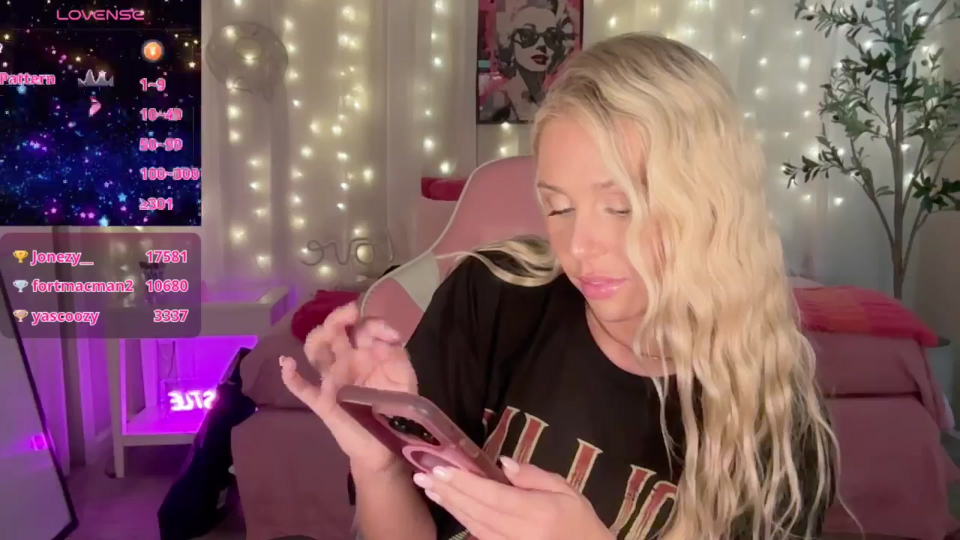 Gallery image thumbnail from Kylie_Baby's myfreecams stream on, 09/22/2024, 15:15 image 9 of 20