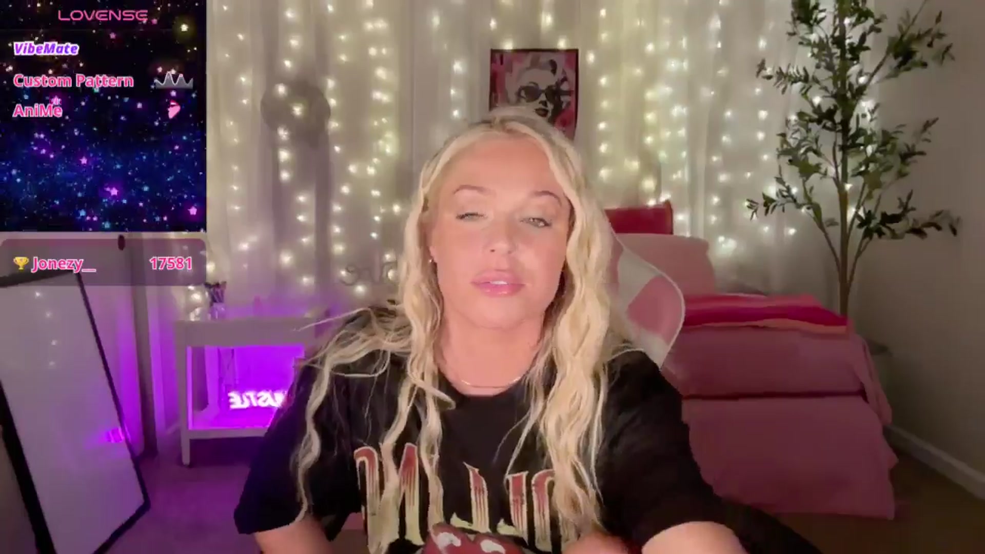 Gallery image thumbnail from Kylie_Baby's myfreecams stream on, 09/23/2024, 03:53 image 2 of 20