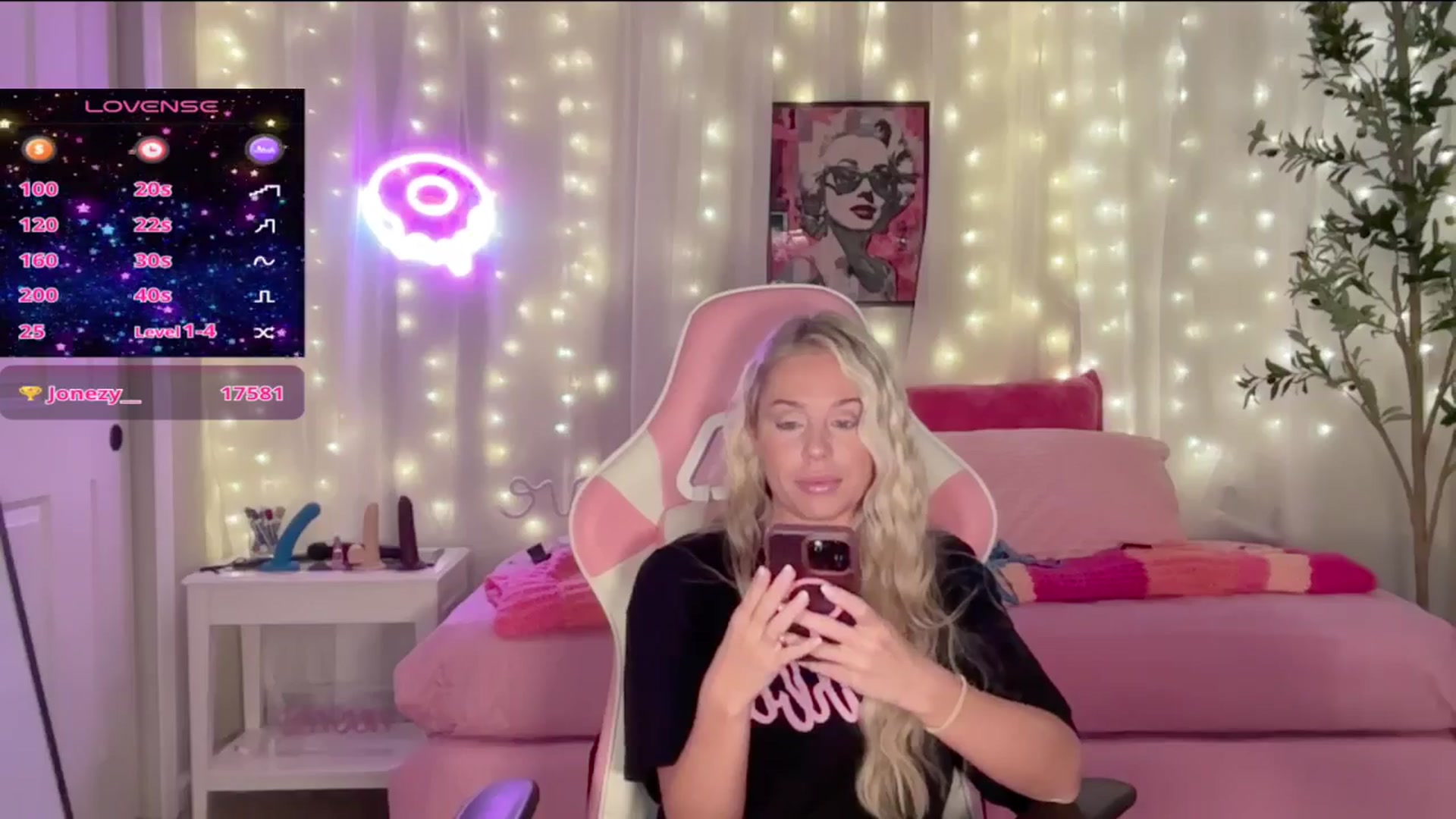 Gallery image thumbnail from Kylie_Baby's myfreecams stream on, 09/25/2024, 16:18 image 2 of 20