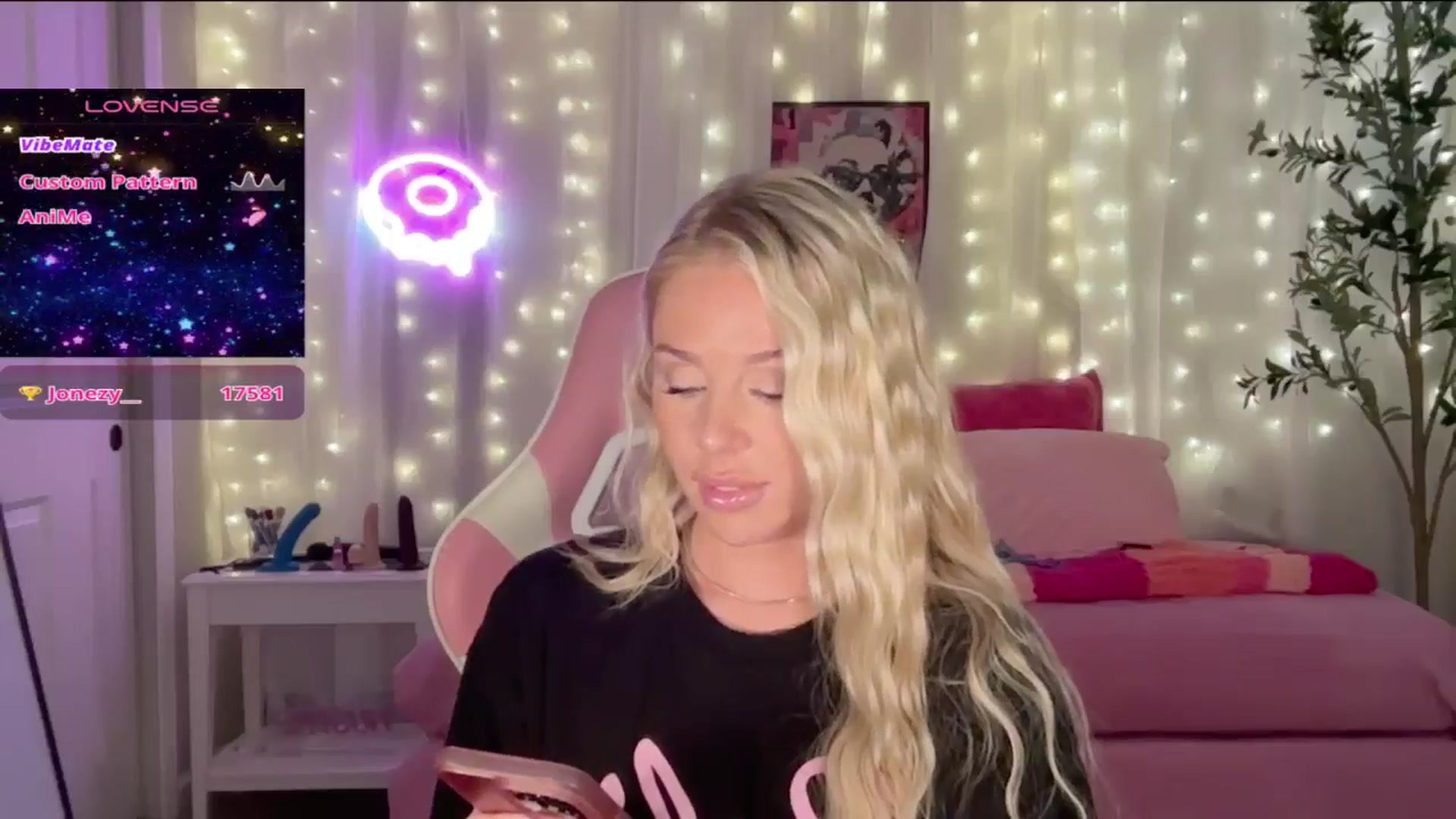 Gallery image thumbnail from Kylie_Baby's myfreecams stream on, 09/25/2024, 16:18 image 3 of 20