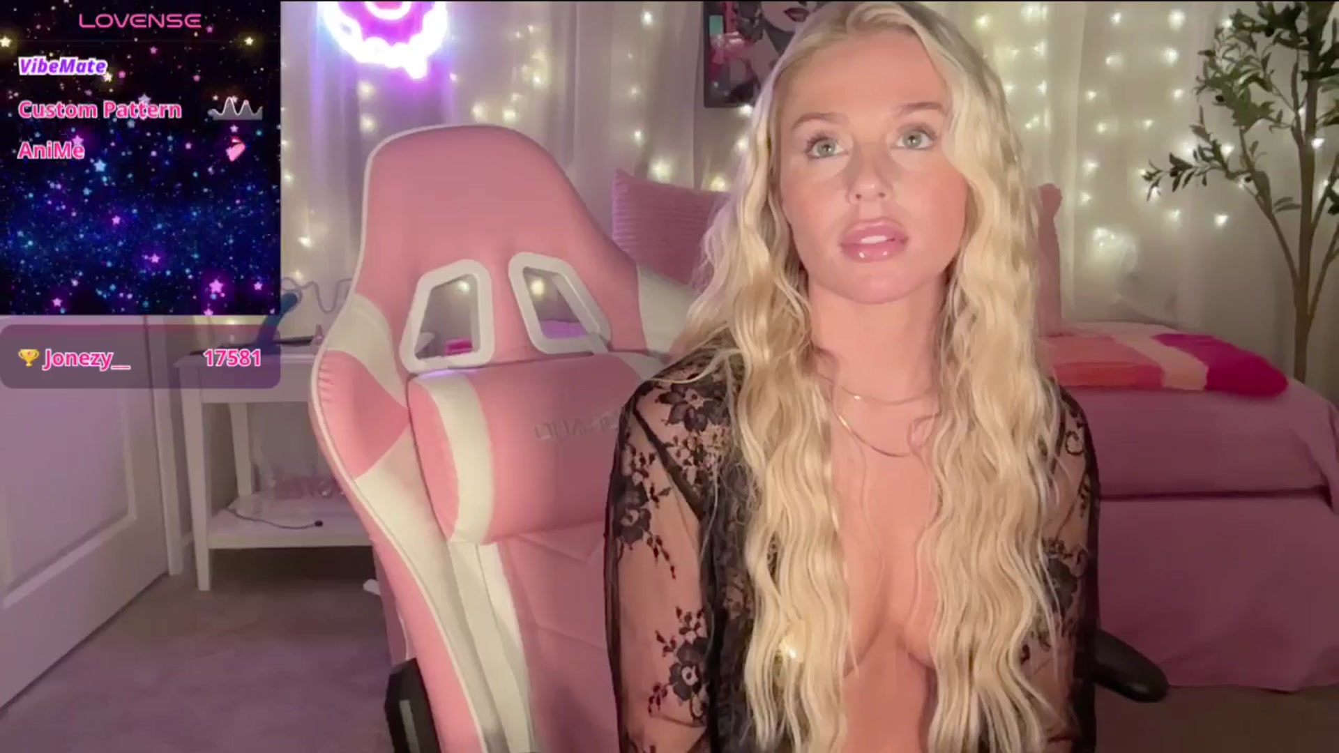 Gallery image thumbnail from Kylie_Baby's myfreecams stream on, 09/26/2024, 01:50 image 20 of 20