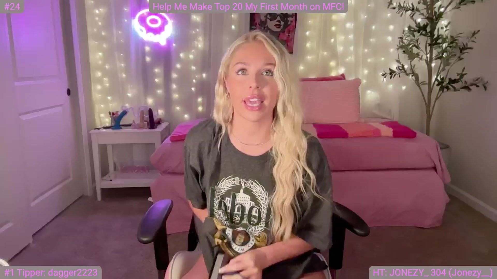 Gallery image thumbnail from Kylie_Baby's myfreecams stream on, 09/27/2024, 04:33 image 4 of 20