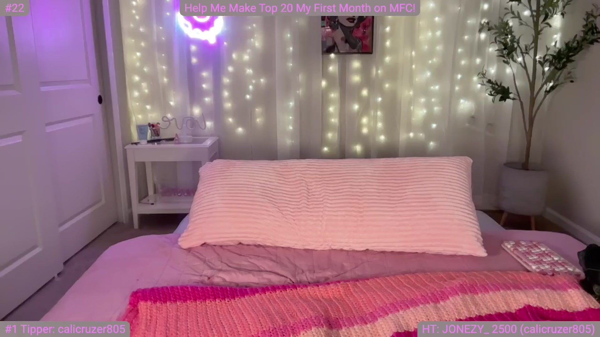 Gallery image thumbnail from Kylie_Baby's myfreecams stream on, 09/28/2024, 02:30 image 17 of 20