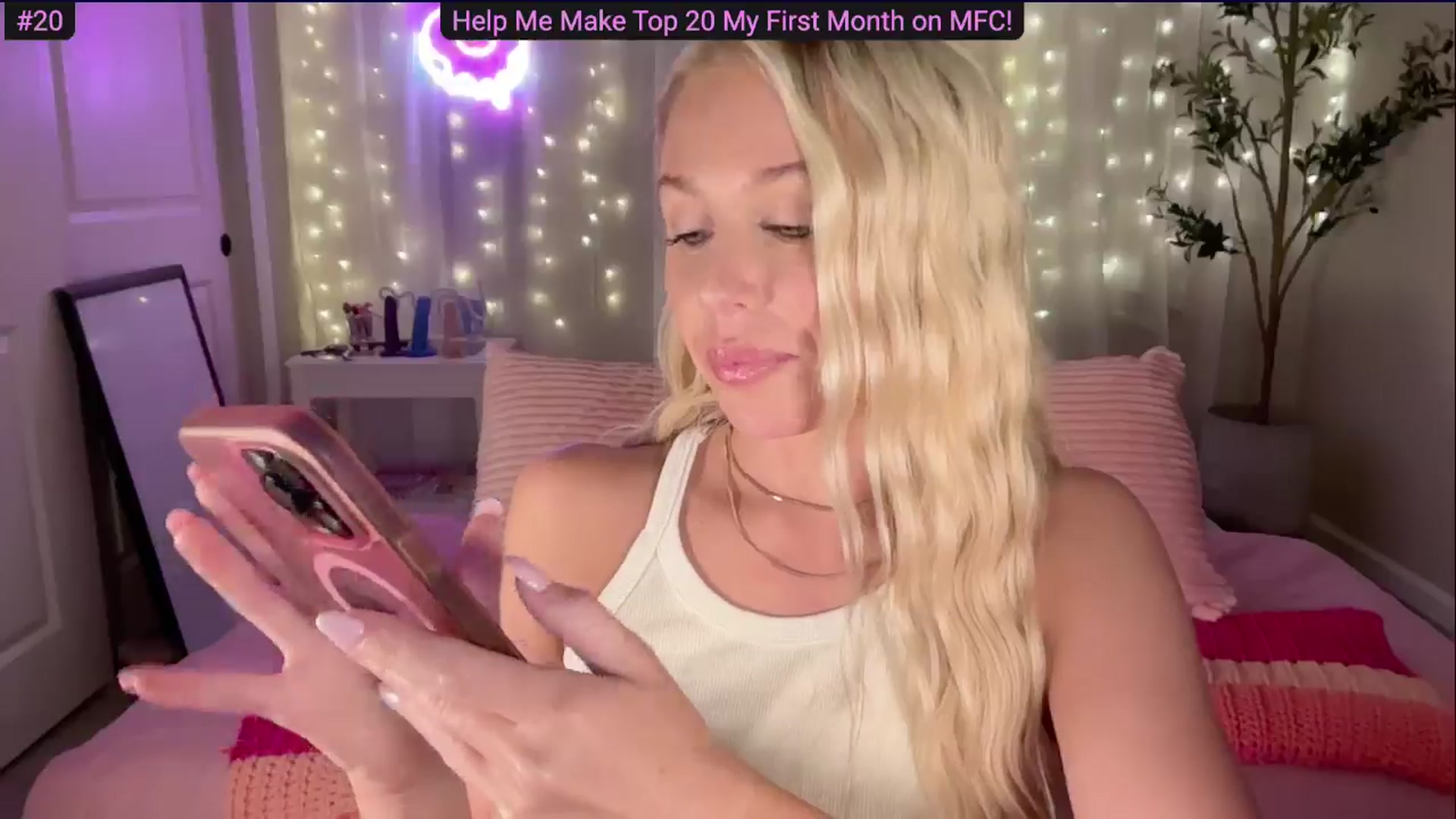 Gallery image thumbnail from Kylie_Baby's myfreecams stream on, 09/29/2024, 02:57 image 7 of 20