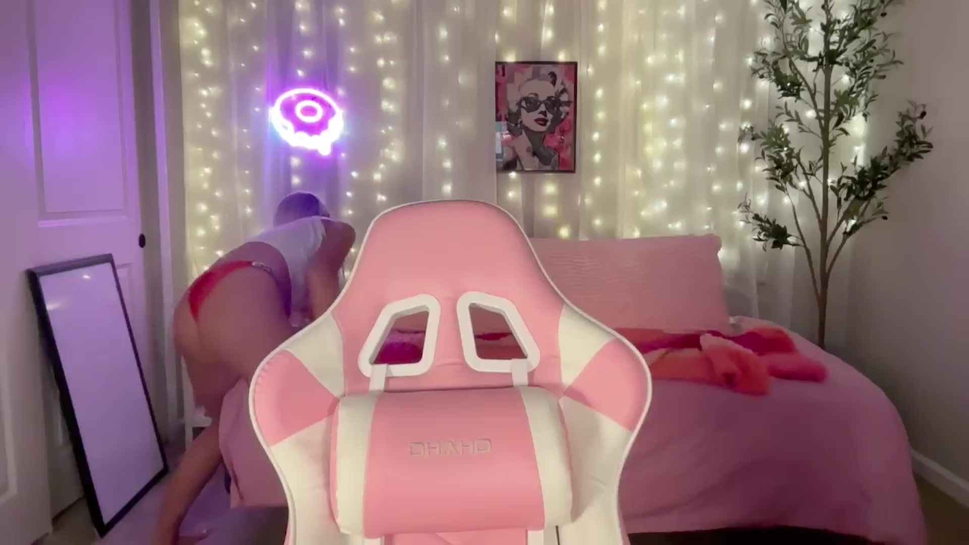 Gallery image thumbnail from Kylie_Baby's myfreecams stream on, 09/29/2024, 05:23 image 2 of 20