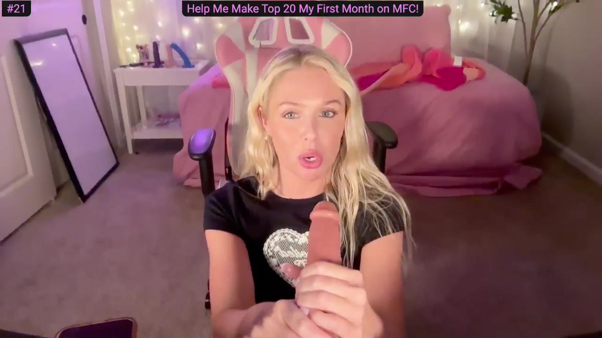 Gallery image thumbnail from Kylie_Baby's myfreecams stream on, 09/29/2024, 23:58 image 13 of 20