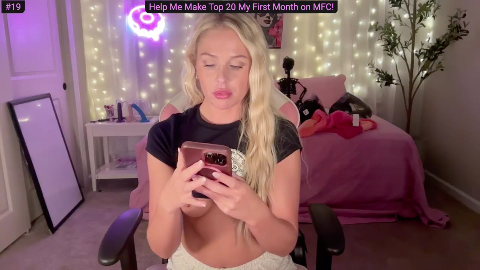 Gallery image thumbnail from Kylie_Baby's myfreecams stream on, 09/30/2024, 02:43 image 5 of 20