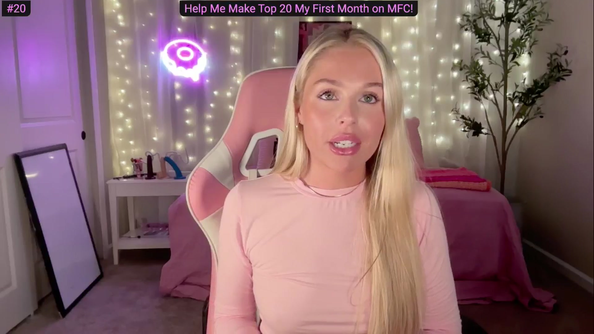 Gallery image thumbnail from Kylie_Baby's myfreecams stream on, 09/30/2024, 18:17 image 4 of 20