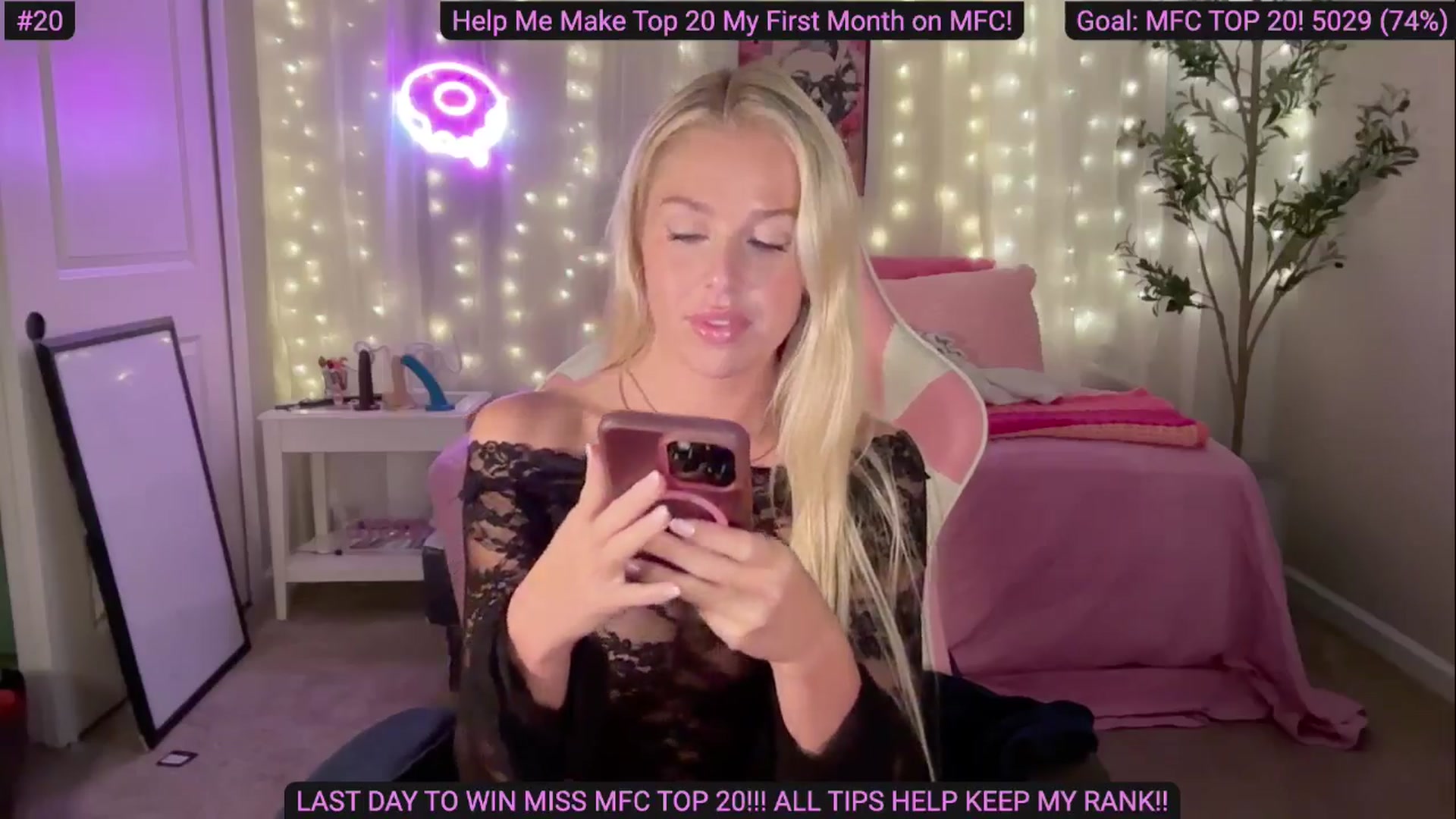 Gallery image thumbnail from Kylie_Baby's myfreecams stream on, 09/30/2024, 21:29 image 14 of 20