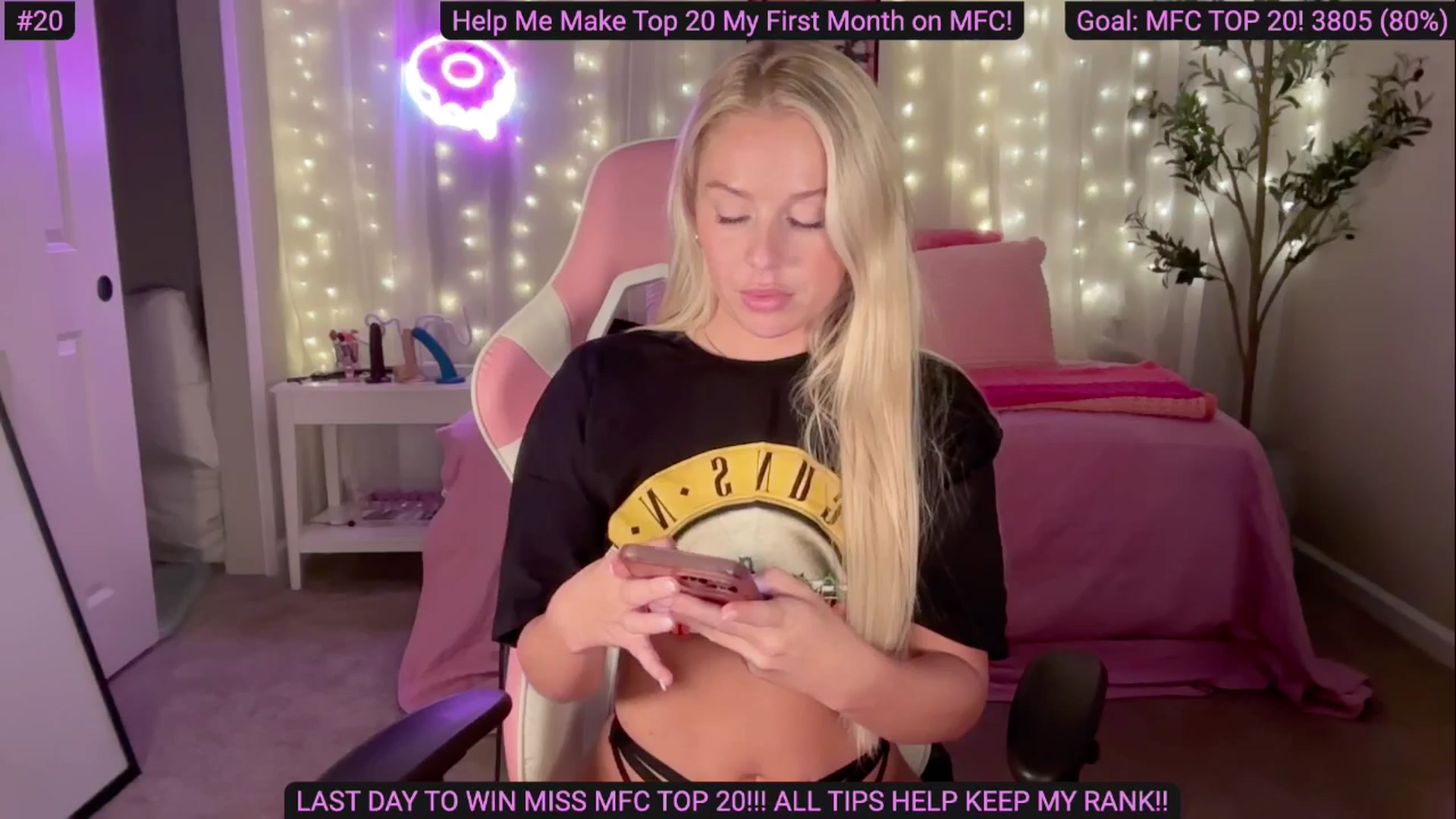 Gallery image thumbnail from Kylie_Baby's myfreecams stream on, 09/30/2024, 23:26 image 12 of 20