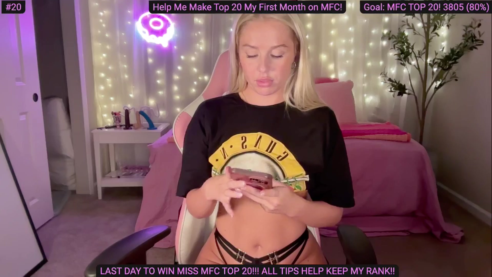 Gallery image thumbnail from Kylie_Baby's myfreecams stream on, 09/30/2024, 23:26 image 13 of 20