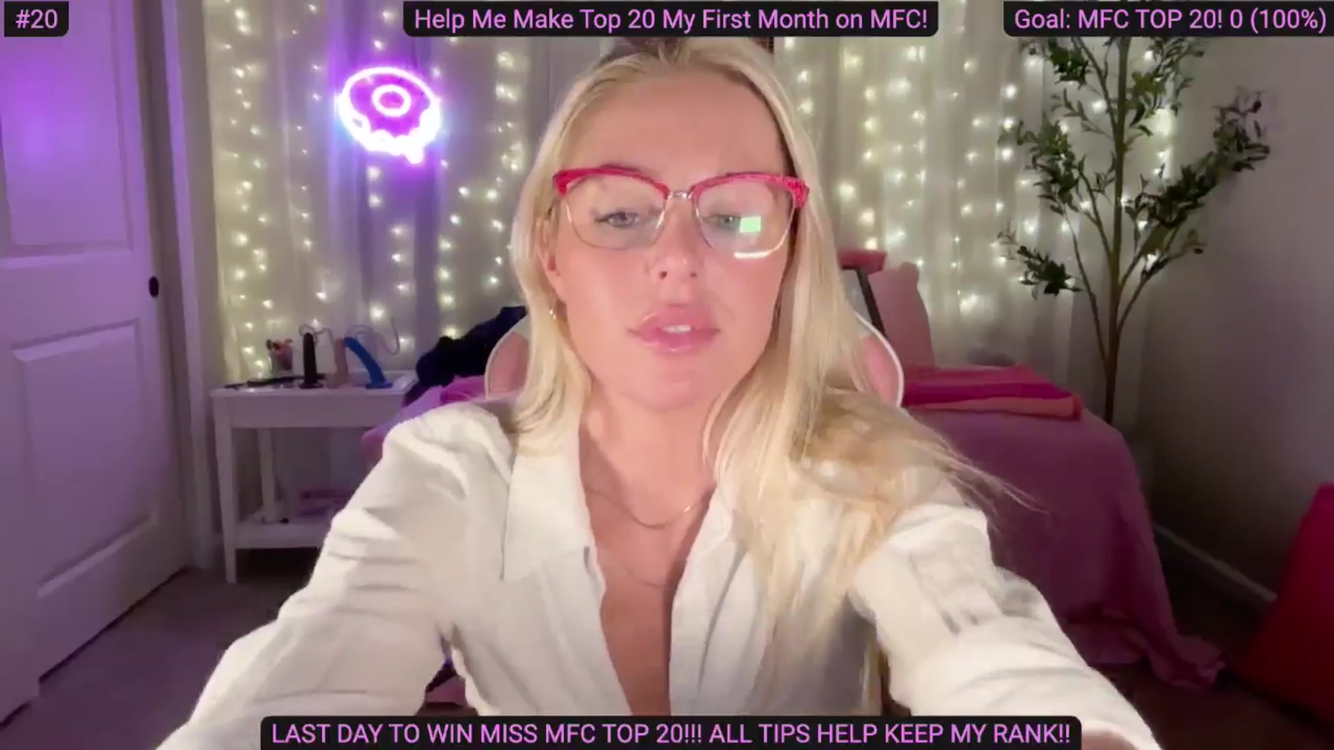 Gallery image thumbnail from Kylie_Baby's myfreecams stream on, 10/01/2024, 07:15 image 5 of 20