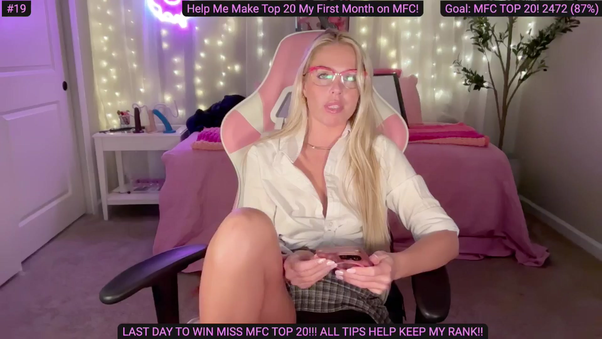 Gallery image thumbnail from Kylie_Baby's myfreecams stream on, 10/01/2024, 07:15 image 2 of 20