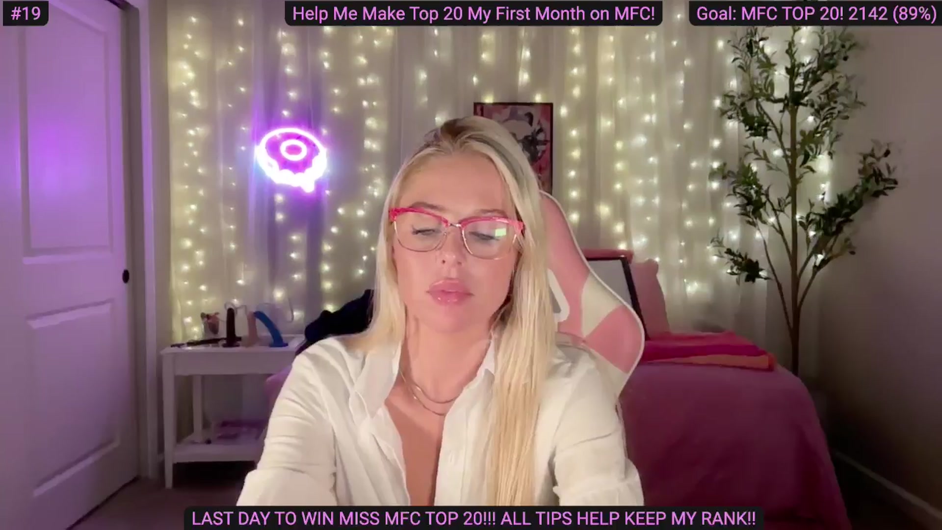 Gallery image thumbnail from Kylie_Baby's myfreecams stream on, 10/01/2024, 07:15 image 3 of 20