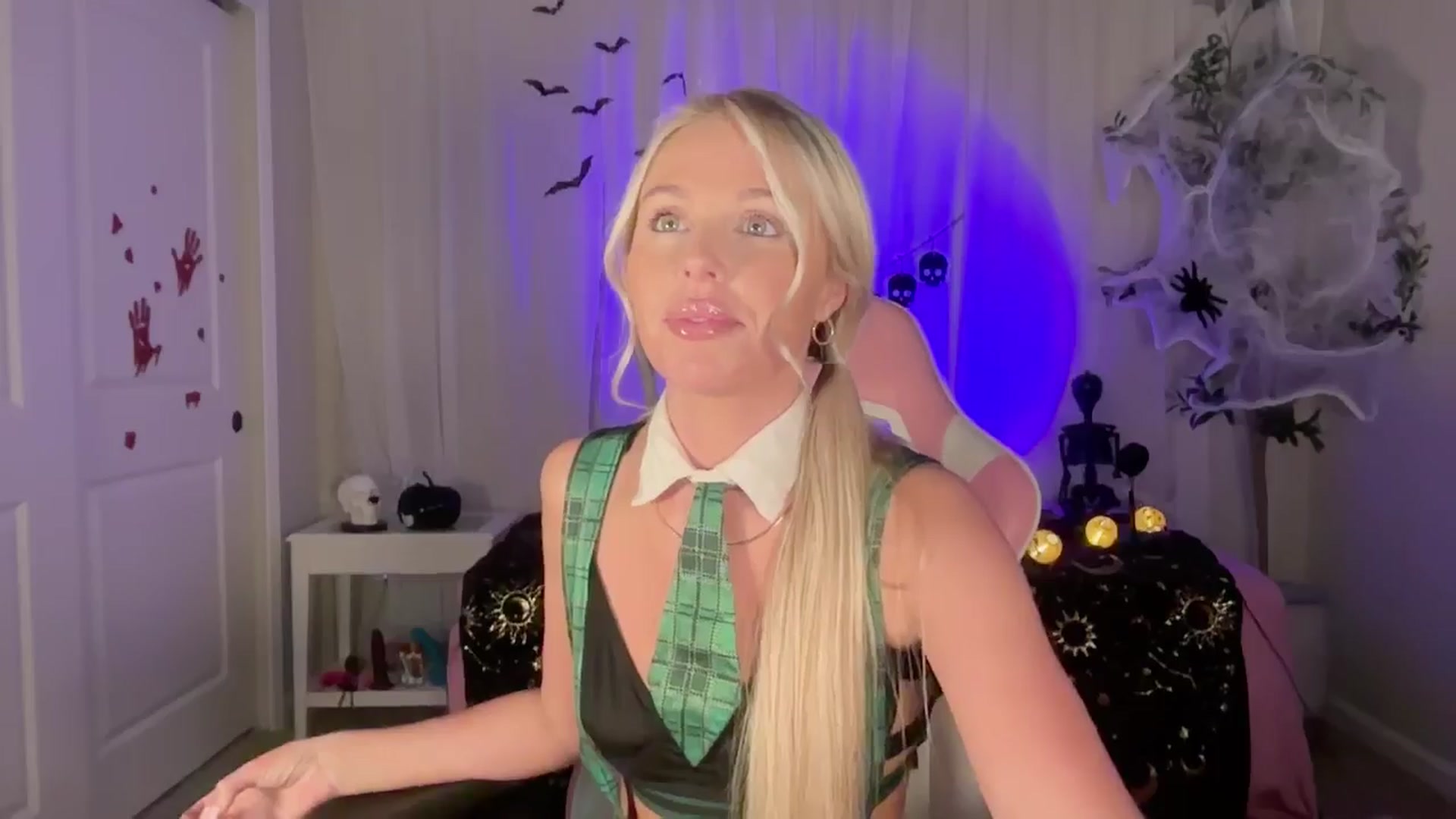 Gallery image thumbnail from Kylie_Baby's myfreecams stream on, 10/02/2024, 23:04 image 15 of 20