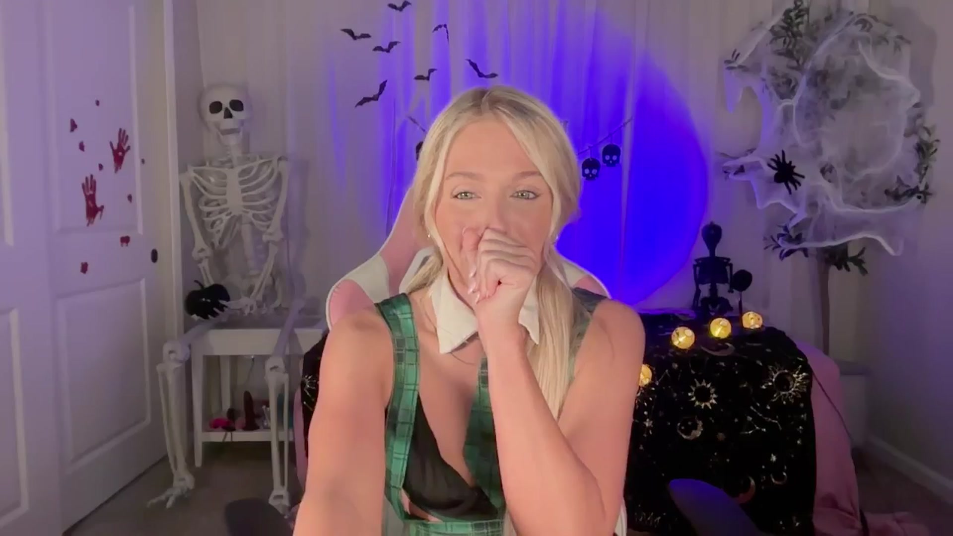 Gallery image thumbnail from Kylie_Baby's myfreecams stream on, 10/02/2024, 23:04 image 13 of 20
