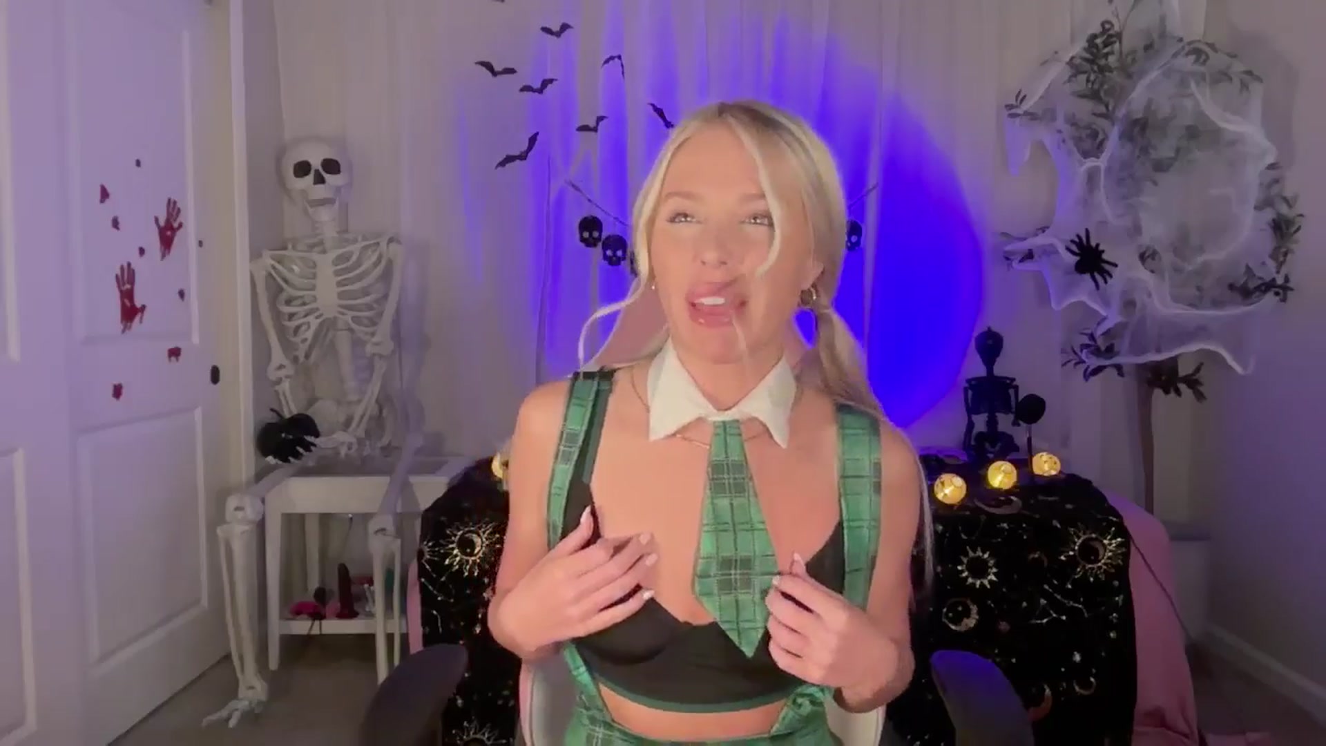 Gallery image thumbnail from Kylie_Baby's myfreecams stream on, 10/02/2024, 23:04 image 6 of 20