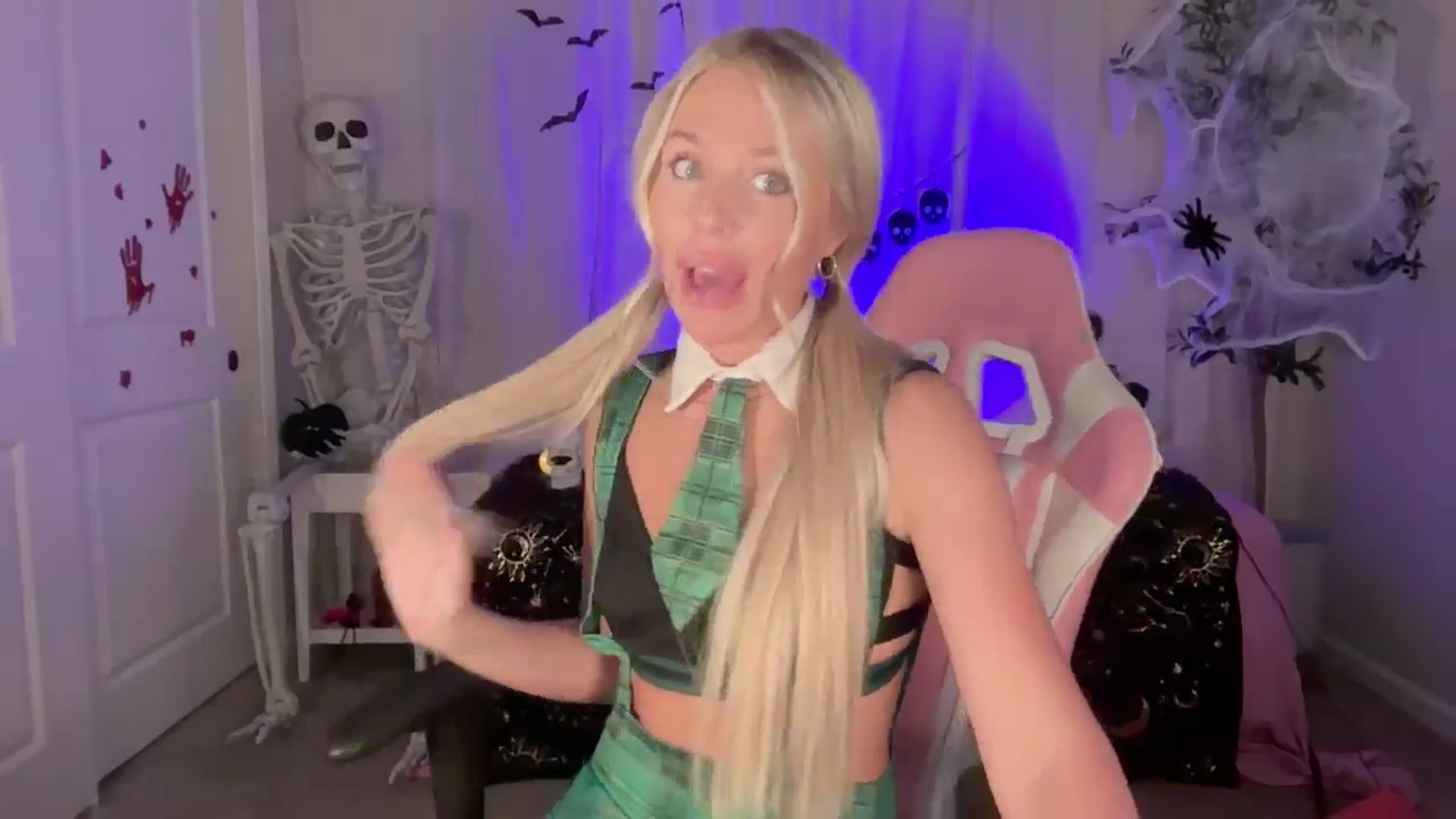 Gallery image thumbnail from Kylie_Baby's myfreecams stream on, 10/02/2024, 23:04 image 10 of 20