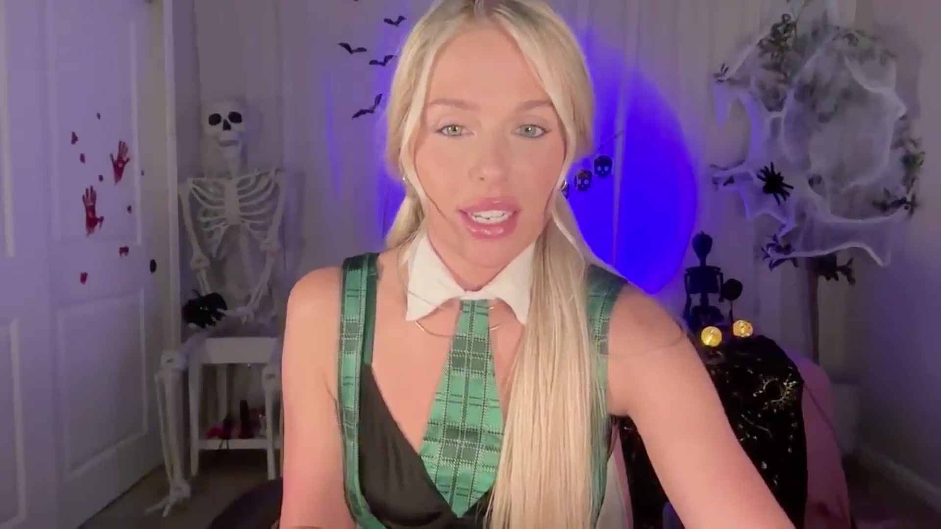 Gallery image thumbnail from Kylie_Baby's myfreecams stream on, 10/02/2024, 23:04 image 4 of 20