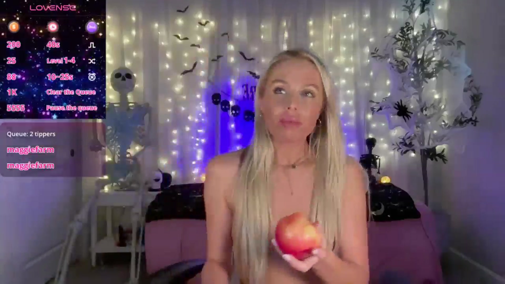 Gallery image thumbnail from Kylie_Baby's myfreecams stream on, 10/04/2024, 17:16 image 18 of 20