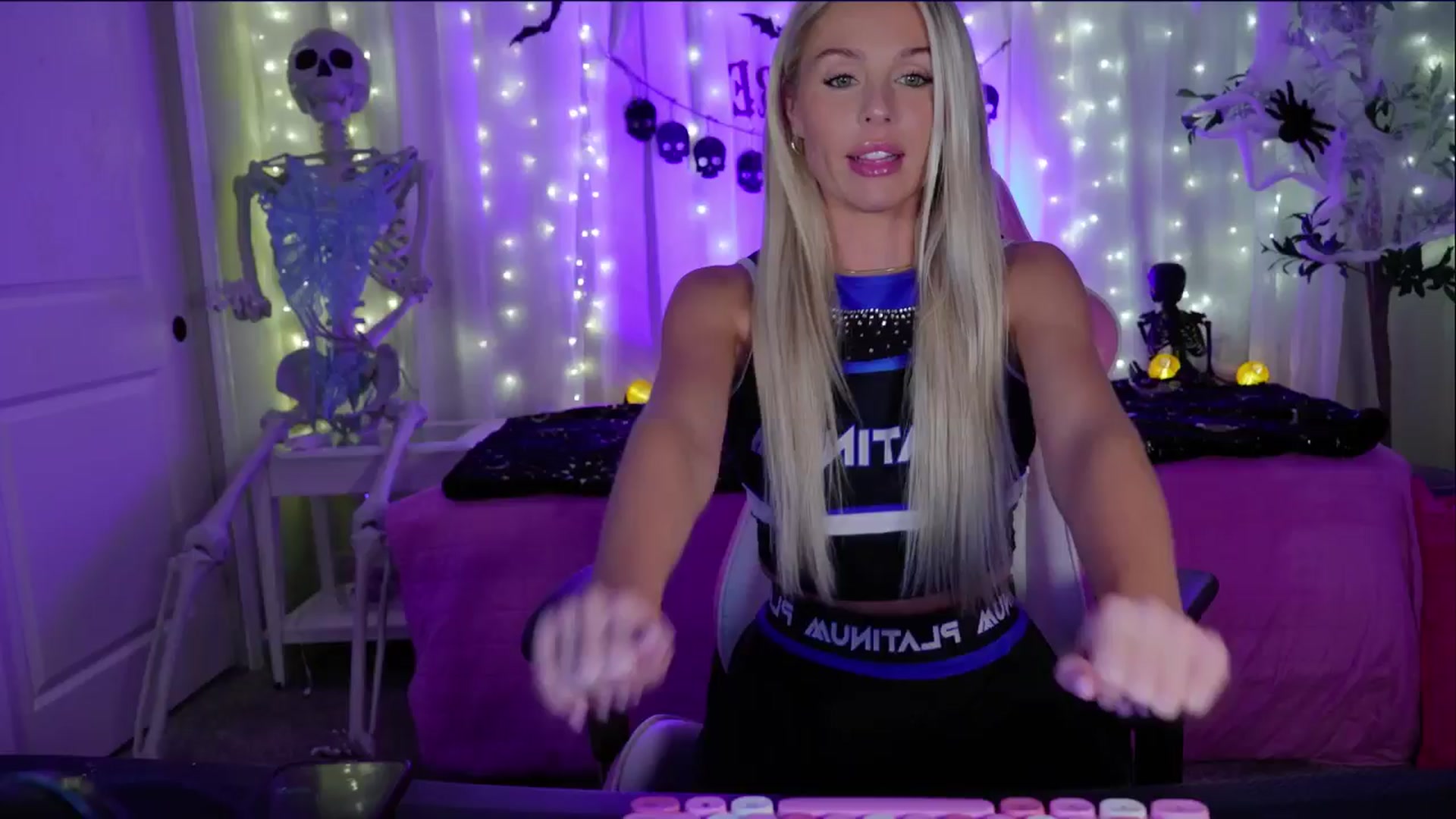 Gallery image thumbnail from Kylie_Baby's myfreecams stream on, 10/05/2024, 23:11 image 1 of 20