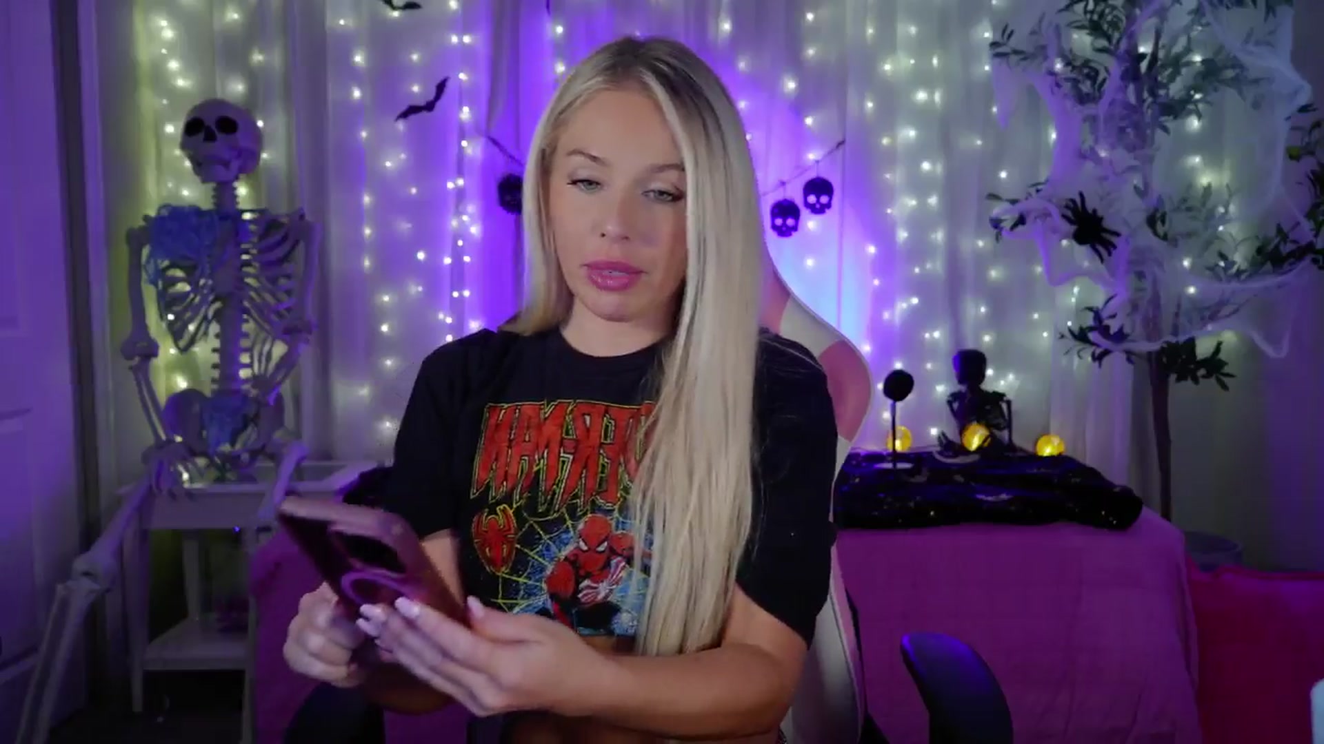 Gallery image thumbnail from Kylie_Baby's myfreecams stream on, 10/13/2024, 16:47 image 4 of 20