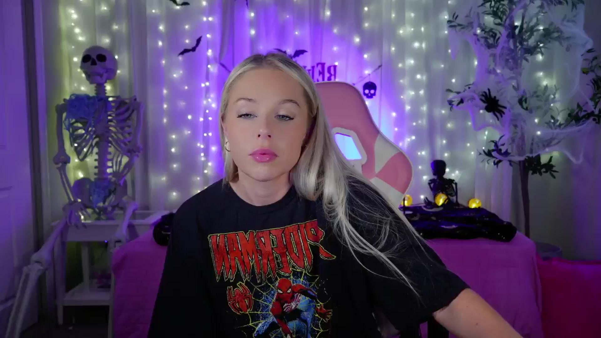 Gallery image thumbnail from Kylie_Baby's myfreecams stream on, 10/13/2024, 16:47 image 1 of 20