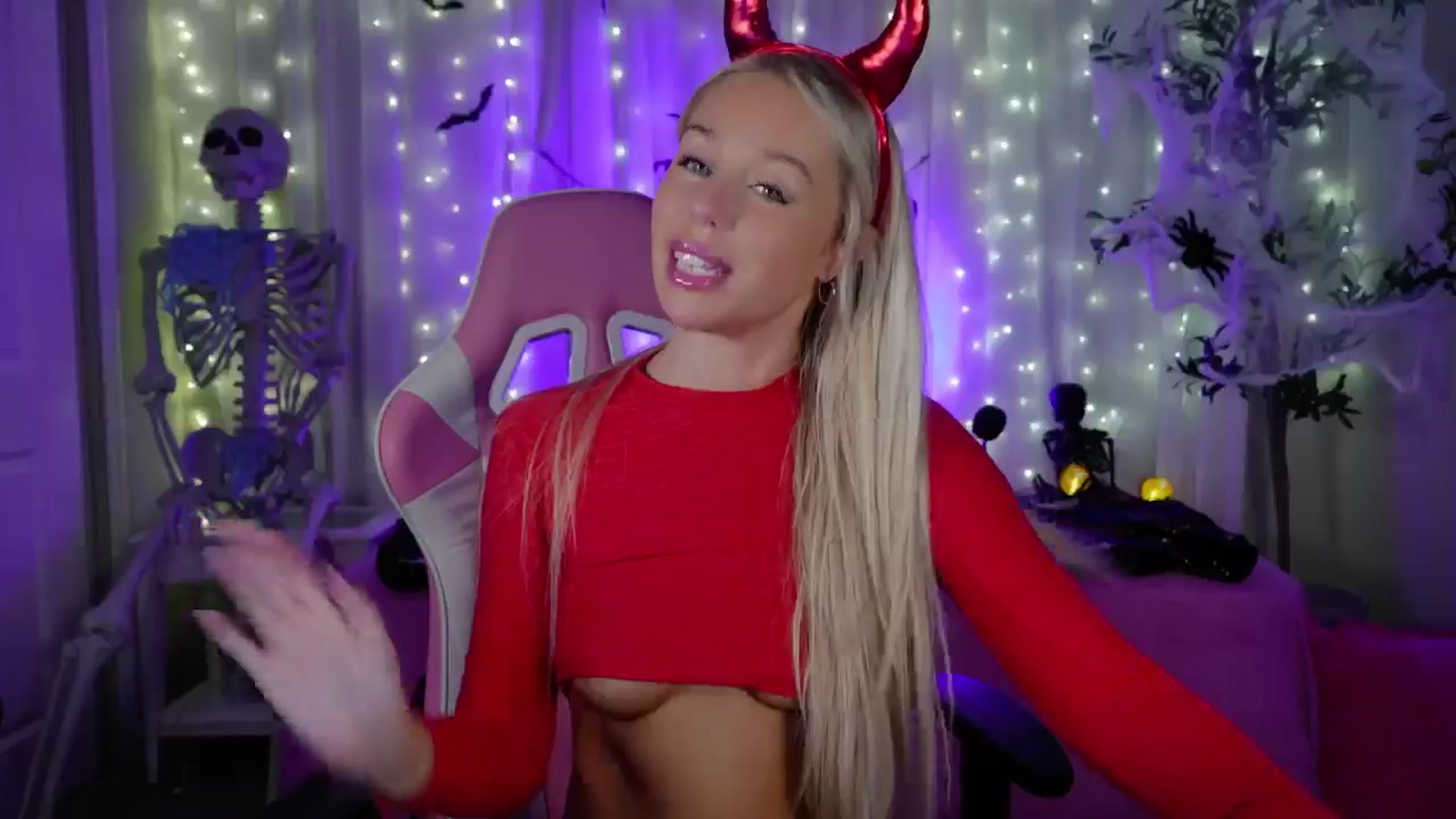 Gallery image thumbnail from Kylie_Baby's myfreecams stream on, 10/13/2024, 16:47 image 10 of 20