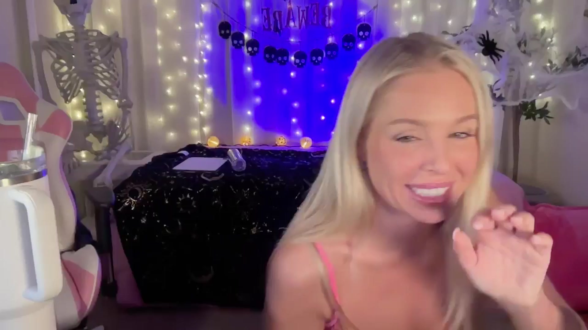 Gallery image thumbnail from Kylie_Baby's myfreecams stream on, 10/18/2024, 03:52 image 11 of 20