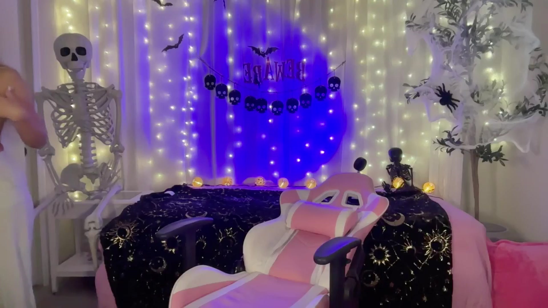 Gallery image thumbnail from Kylie_Baby's myfreecams stream on, 10/25/2024, 15:55 image 17 of 20