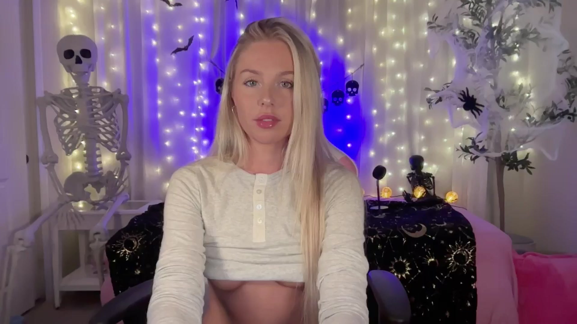 Gallery image thumbnail from Kylie_Baby's myfreecams stream on, 10/25/2024, 15:55 image 1 of 20
