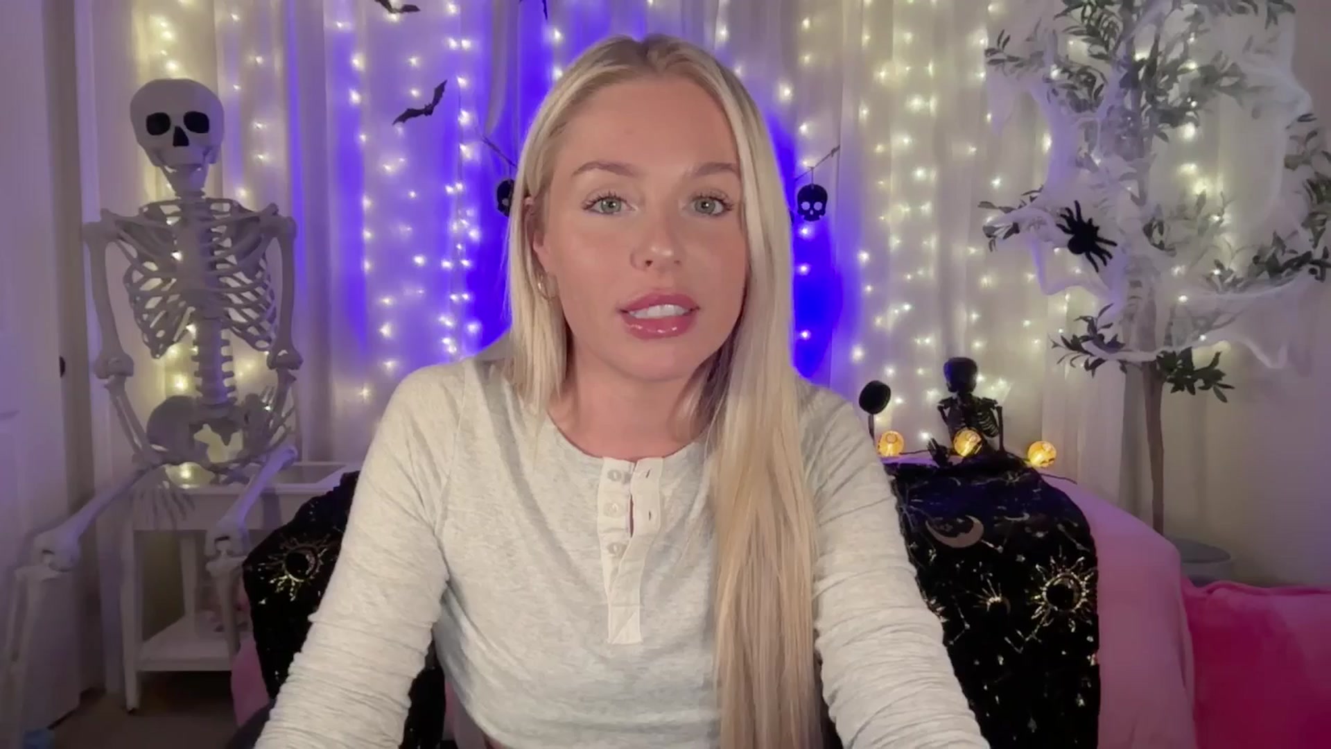 Gallery image thumbnail from Kylie_Baby's myfreecams stream on, 10/25/2024, 15:55 image 6 of 20