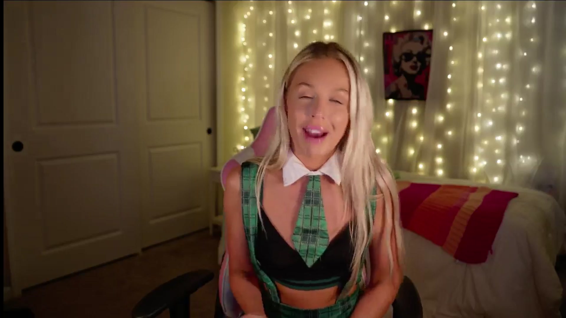Gallery image thumbnail from Kylie_Baby's myfreecams stream on, 11/19/2024, 17:09 image 16 of 20