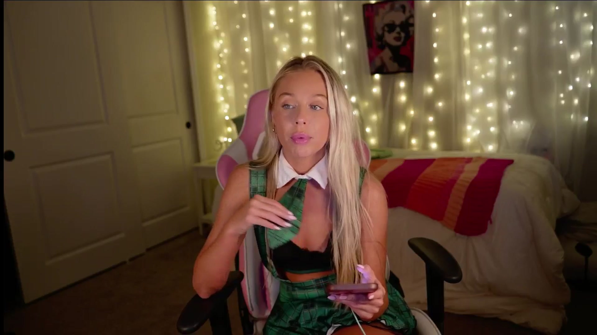Gallery image thumbnail from Kylie_Baby's myfreecams stream on, 11/19/2024, 17:09 image 4 of 20
