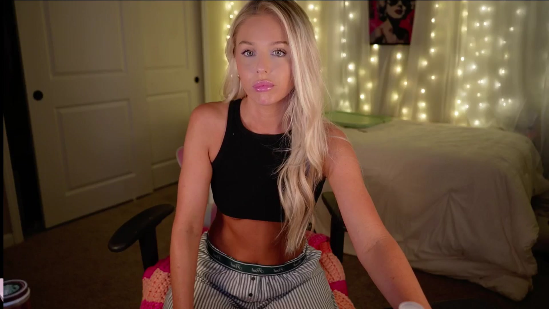 Gallery image thumbnail from Kylie_Baby's myfreecams stream on, 11/22/2024, 17:04 image 16 of 20